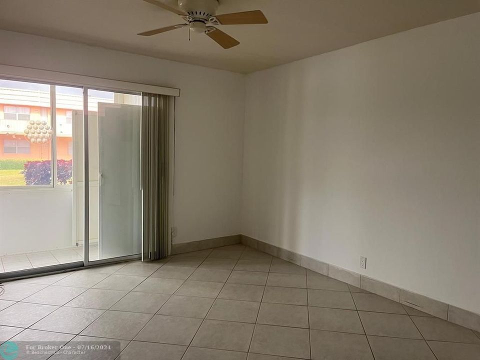 For Rent: $1,900 (2 beds, 2 baths, 883 Square Feet)