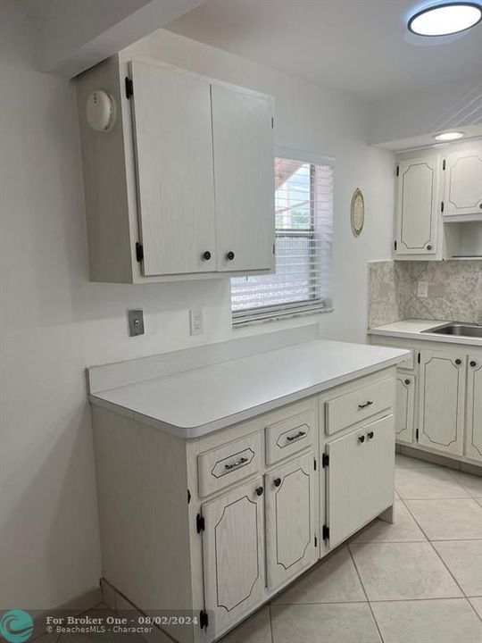 For Rent: $1,900 (2 beds, 2 baths, 883 Square Feet)