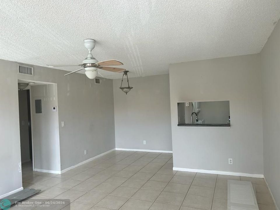 For Rent: $1,900 (2 beds, 2 baths, 737 Square Feet)