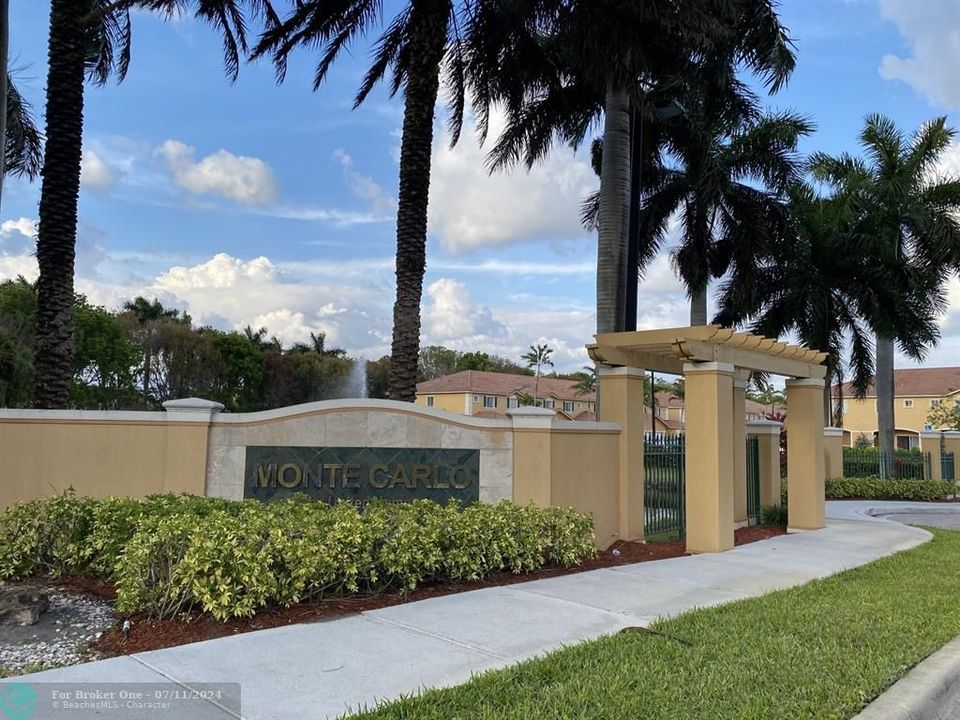 Recently Sold: $398,000 (3 beds, 2 baths, 1356 Square Feet)