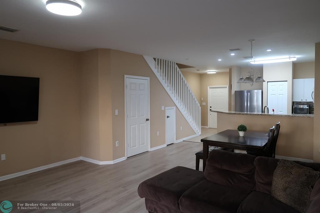 Recently Sold: $398,000 (3 beds, 2 baths, 1356 Square Feet)