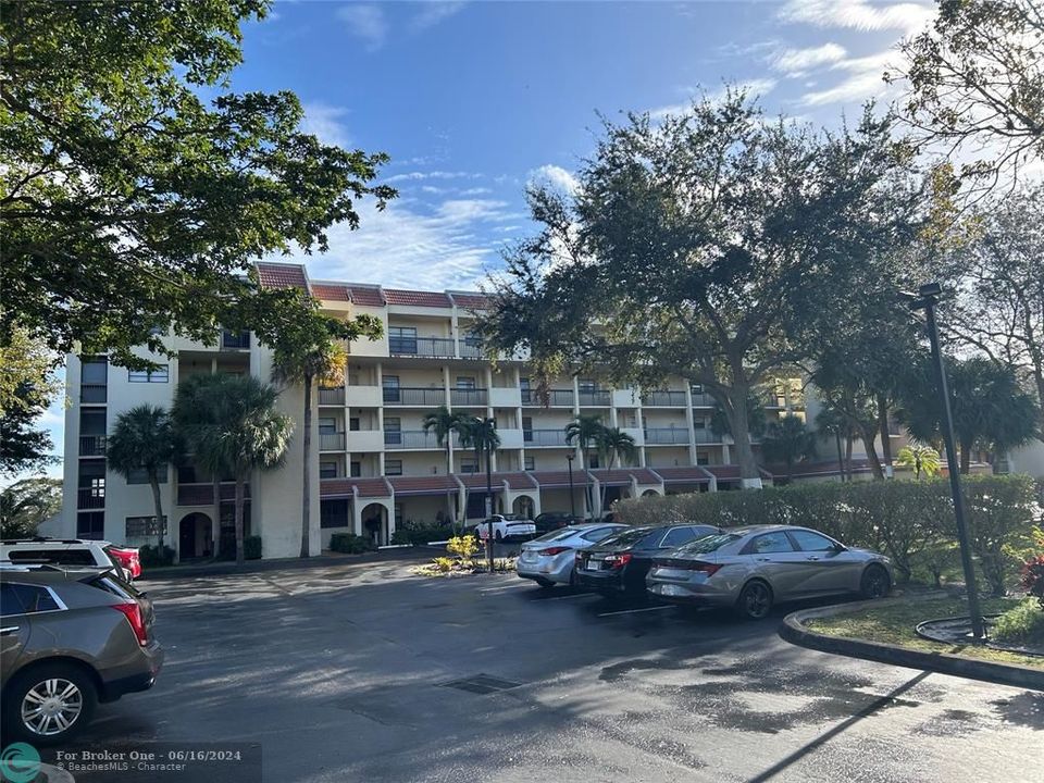 Active With Contract: $1,800 (2 beds, 2 baths, 1242 Square Feet)