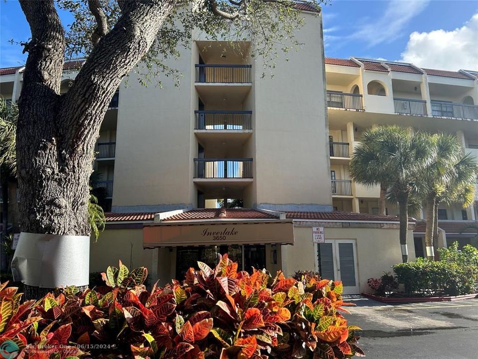 Active With Contract: $1,800 (2 beds, 2 baths, 1242 Square Feet)