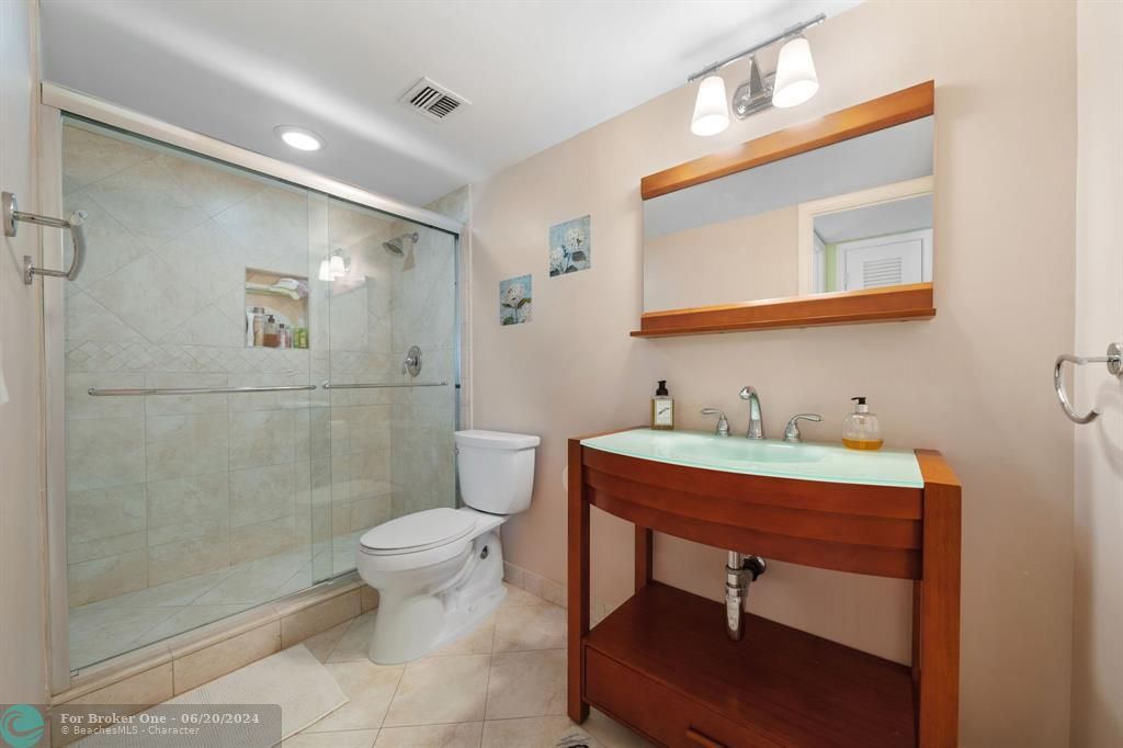 待售: $795,000 (2 贝兹, 2 浴室, 1330 平方英尺)