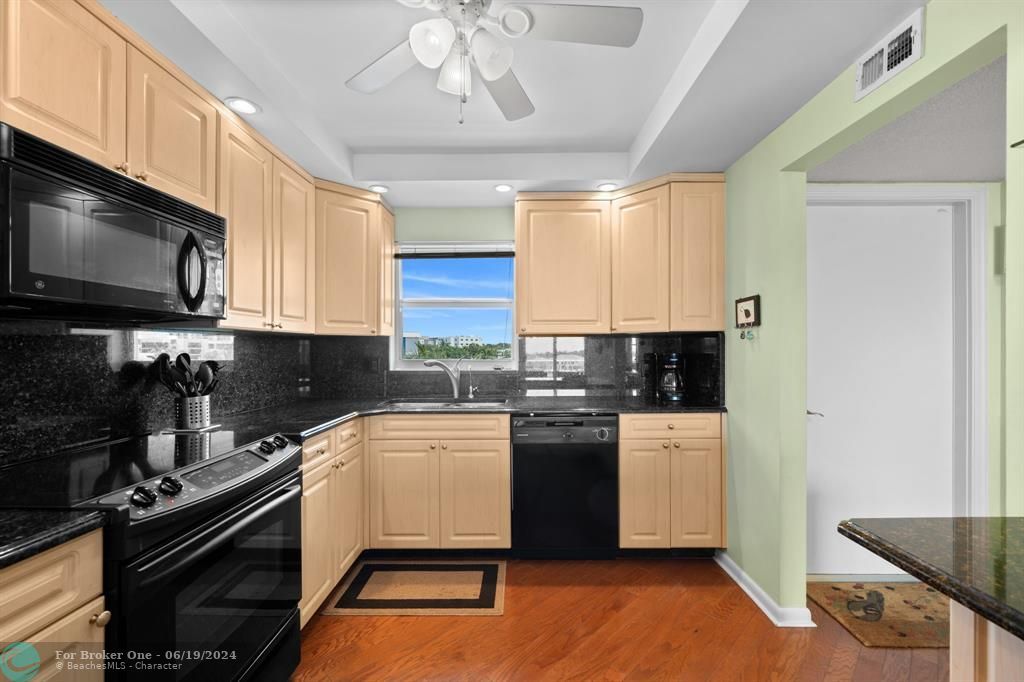 For Sale: $795,000 (2 beds, 2 baths, 1330 Square Feet)