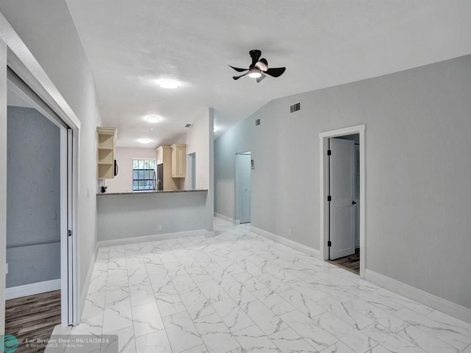 For Sale: $349,000 (2 beds, 2 baths, 1176 Square Feet)