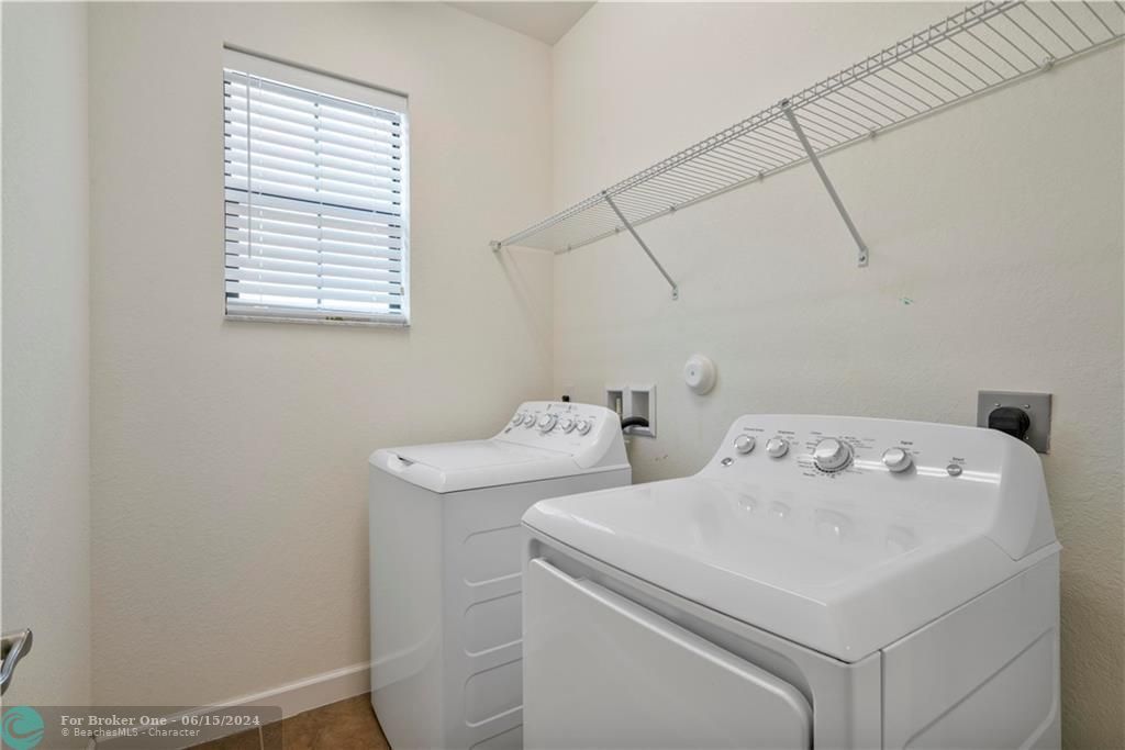 В аренду: $4,500 (5 спален, 3 ванн, 2486 Квадратных фут)