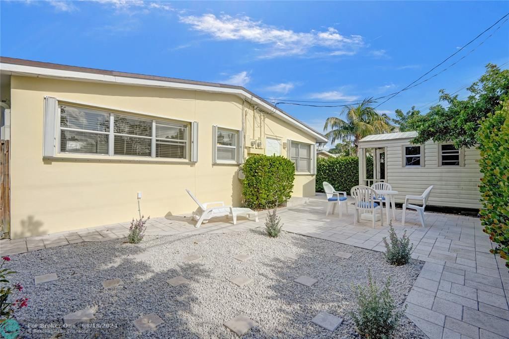 Active With Contract: $2,500 (2 beds, 1 baths, 1994 Square Feet)