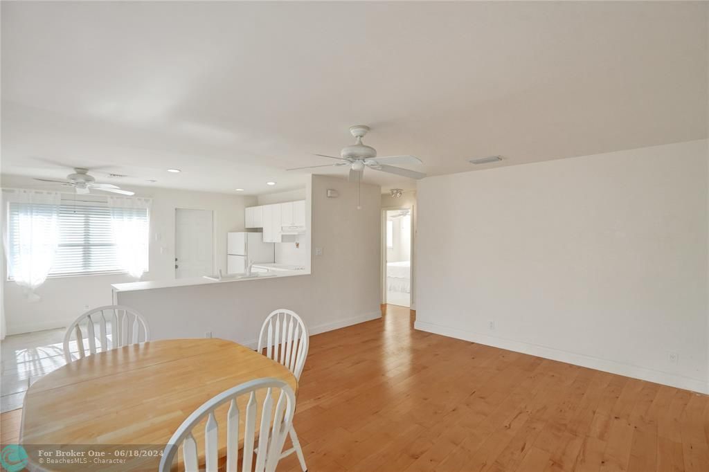 Active With Contract: $2,500 (2 beds, 1 baths, 1994 Square Feet)