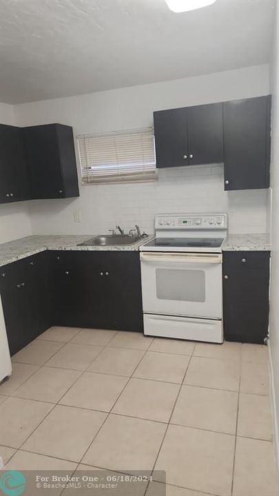 Recently Sold: $1,900 (2 beds, 1 baths, 2430 Square Feet)