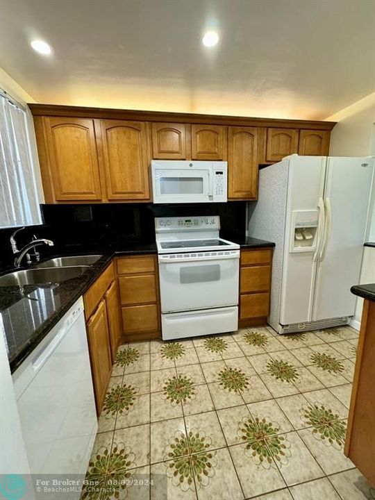 For Sale: $170,000 (2 beds, 2 baths, 850 Square Feet)