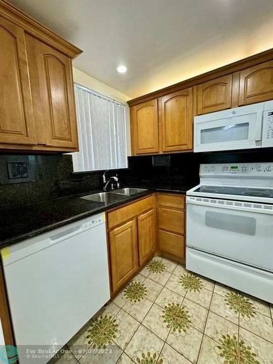 For Sale: $170,000 (2 beds, 2 baths, 850 Square Feet)