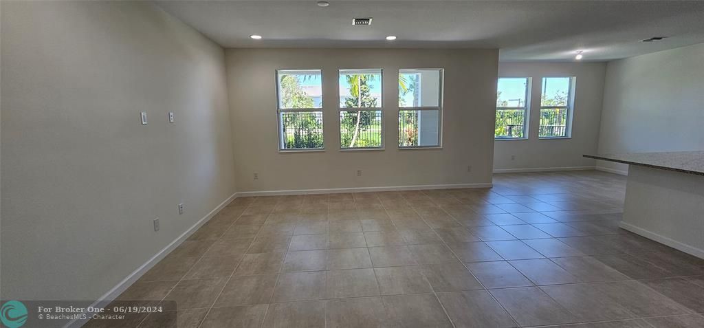 For Rent: $3,200 (3 beds, 2 baths, 2113 Square Feet)