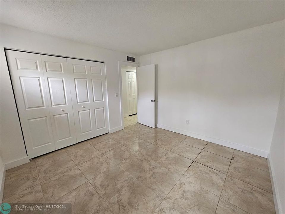 Active With Contract: $1,700 (2 beds, 2 baths, 959 Square Feet)