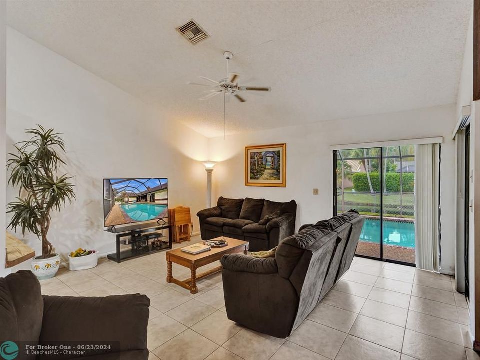 Active With Contract: $685,000 (4 beds, 2 baths, 2253 Square Feet)