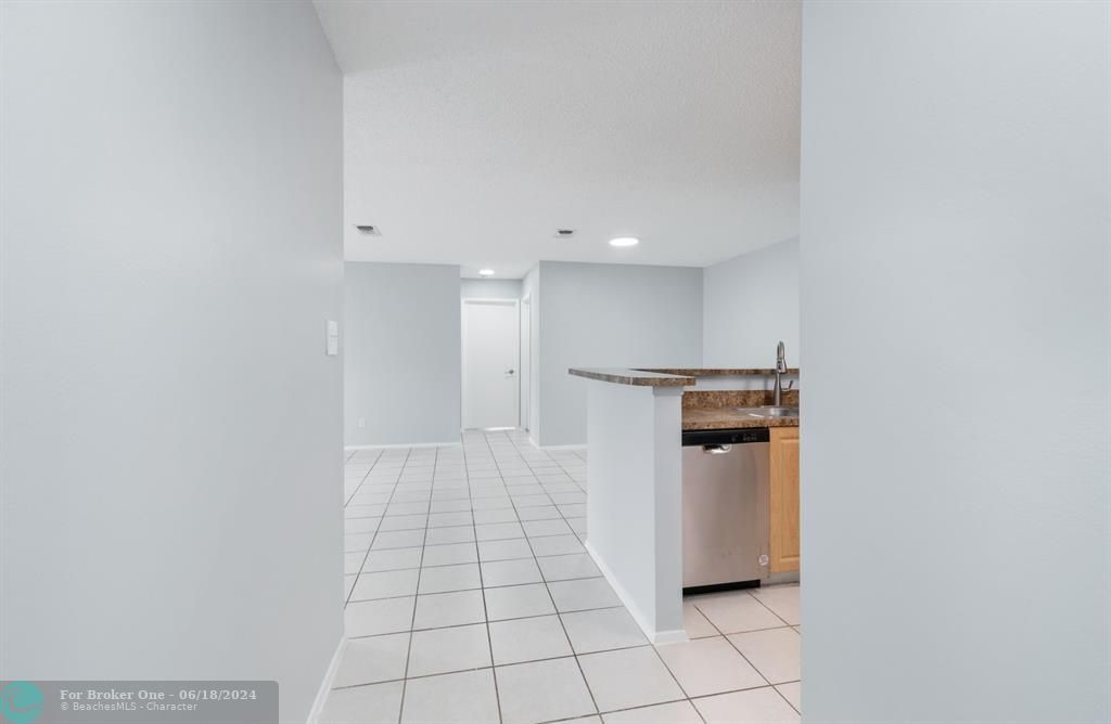 For Rent: $2,500 (3 beds, 2 baths, 1380 Square Feet)