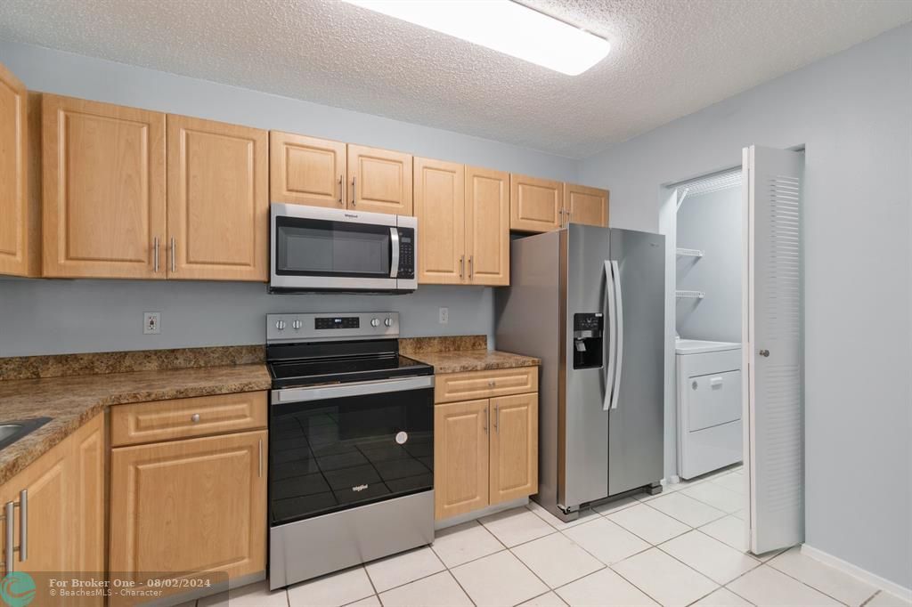 For Rent: $2,500 (3 beds, 2 baths, 1380 Square Feet)