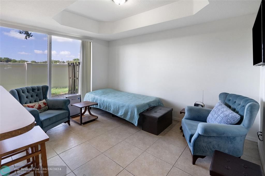 Active With Contract: $440,000 (3 beds, 2 baths, 1615 Square Feet)