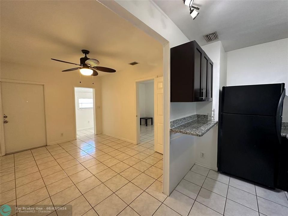 Active With Contract: $1,395 (1 beds, 1 baths, 625 Square Feet)