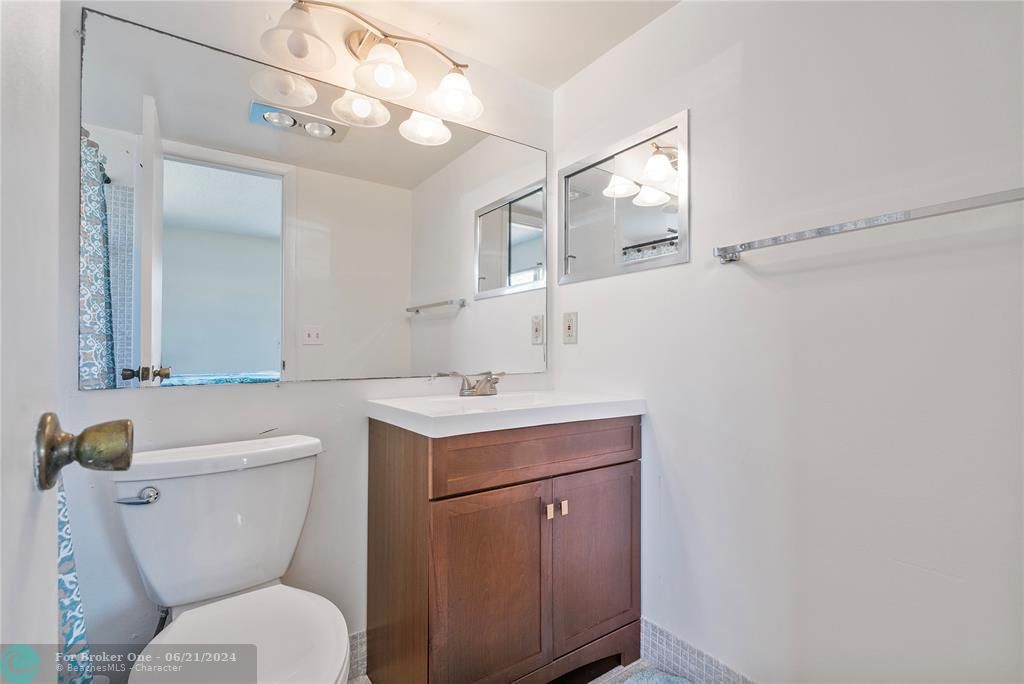 Active With Contract: $99,000 (1 beds, 1 baths, 703 Square Feet)