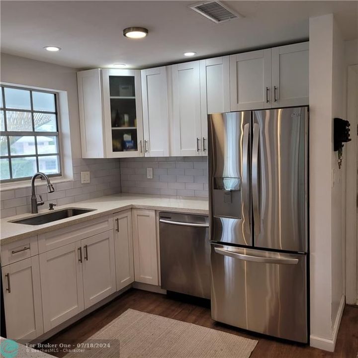 For Sale: $349,000 (2 beds, 2 baths, 942 Square Feet)