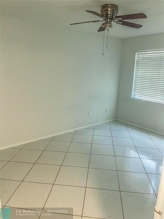 For Sale: $299,000 (2 beds, 2 baths, 1005 Square Feet)