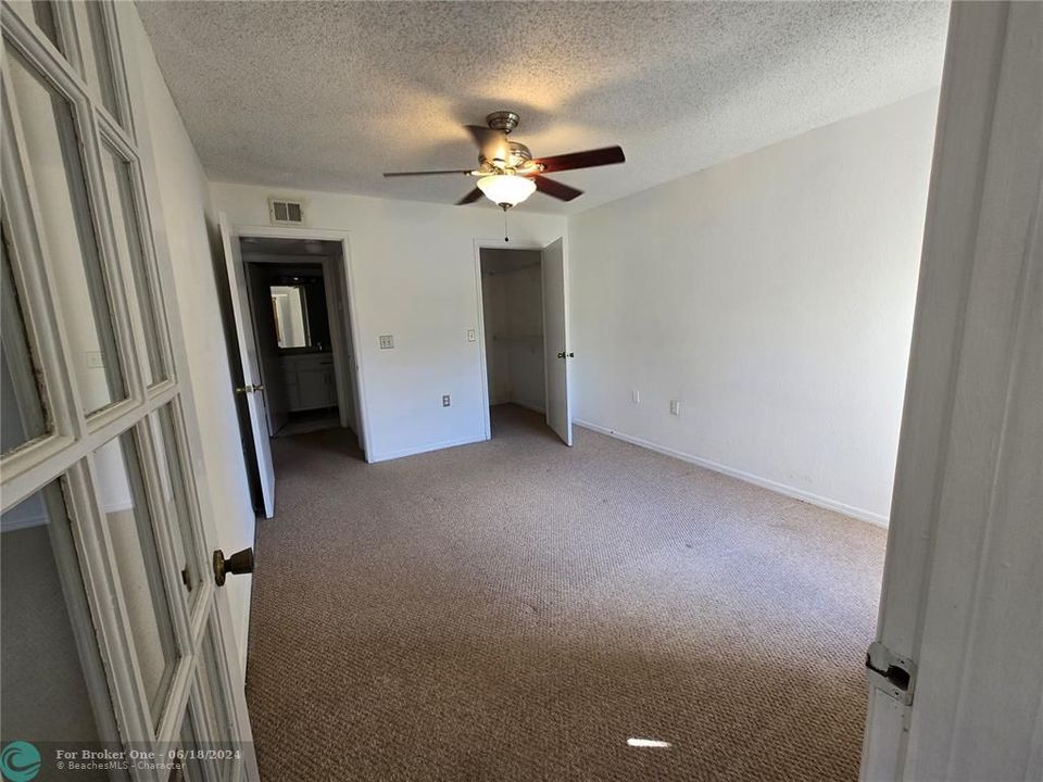 Active With Contract: $1,700 (1 beds, 1 baths, 743 Square Feet)