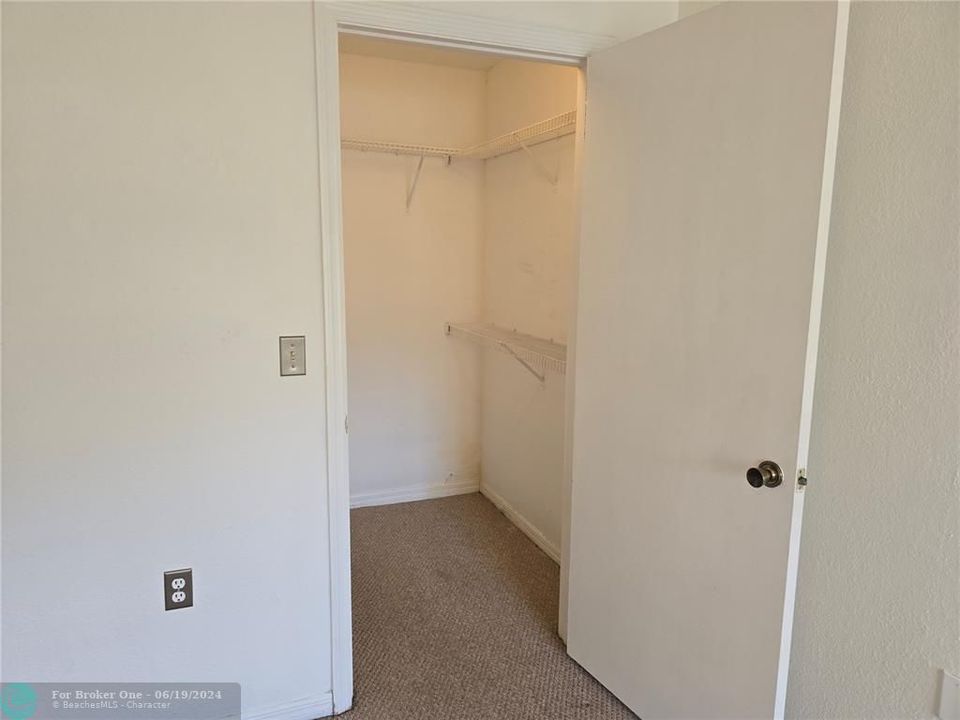 Recently Rented: $1,700 (1 beds, 1 baths, 743 Square Feet)