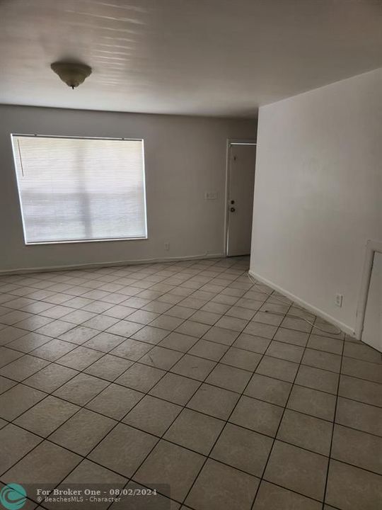 Active With Contract: $2,000 (2 beds, 1 baths, 1108 Square Feet)