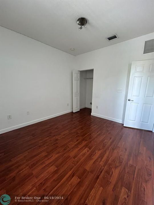 For Rent: $2,400 (2 beds, 2 baths, 1290 Square Feet)