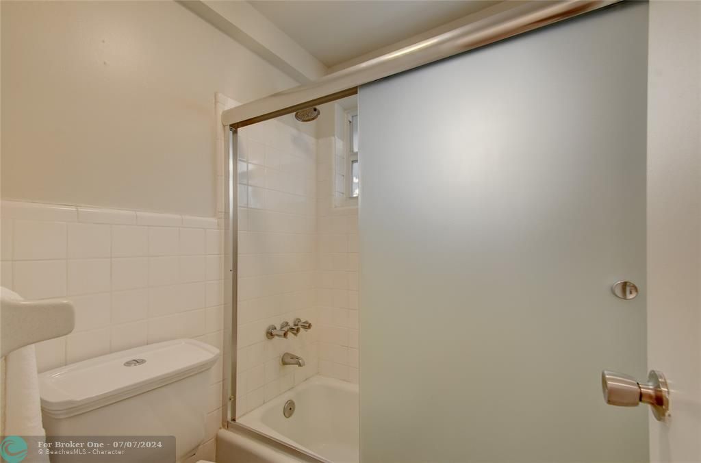For Rent: $1,800 (1 beds, 1 baths, 3701 Square Feet)