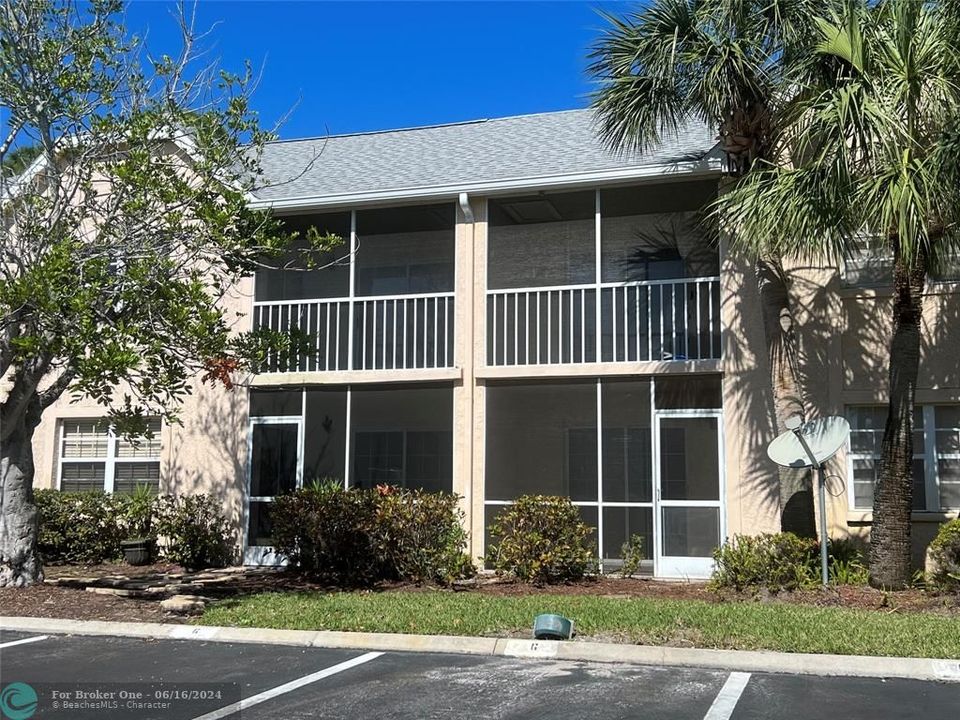 Active With Contract: $1,700 (2 beds, 2 baths, 874 Square Feet)