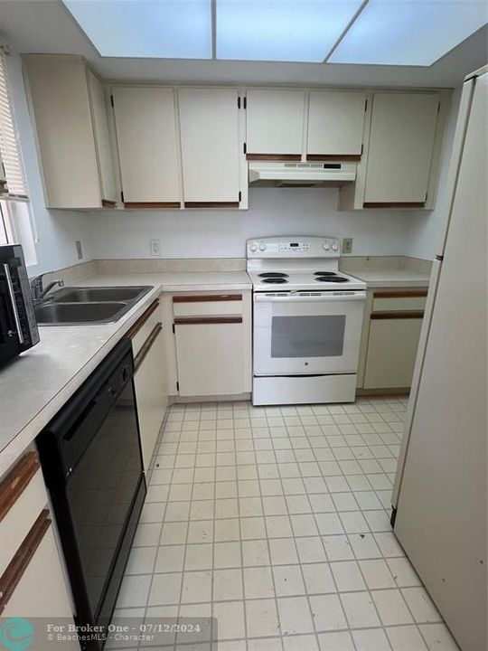 Active With Contract: $1,700 (2 beds, 2 baths, 874 Square Feet)
