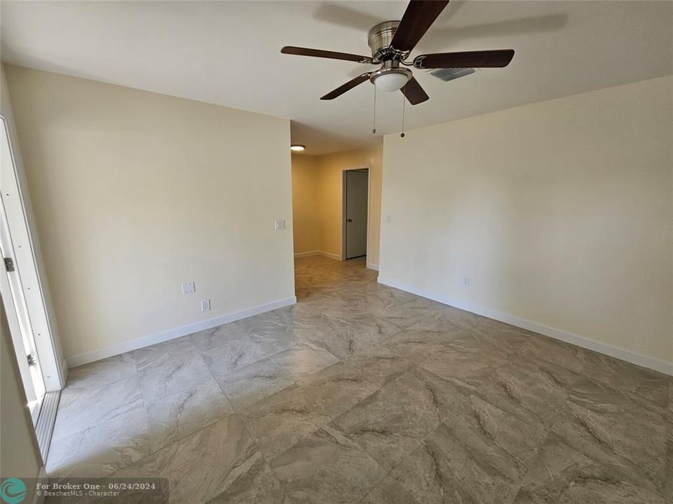 For Rent: $2,200 (2 beds, 1 baths, 1408 Square Feet)