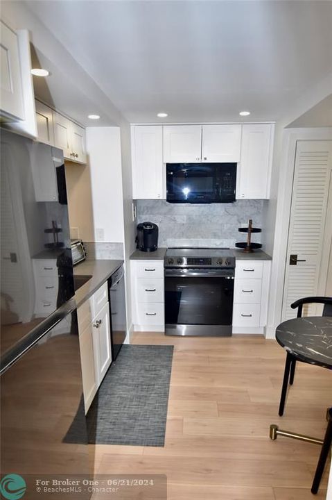 For Rent: $4,000 (1 beds, 1 baths, 1009 Square Feet)