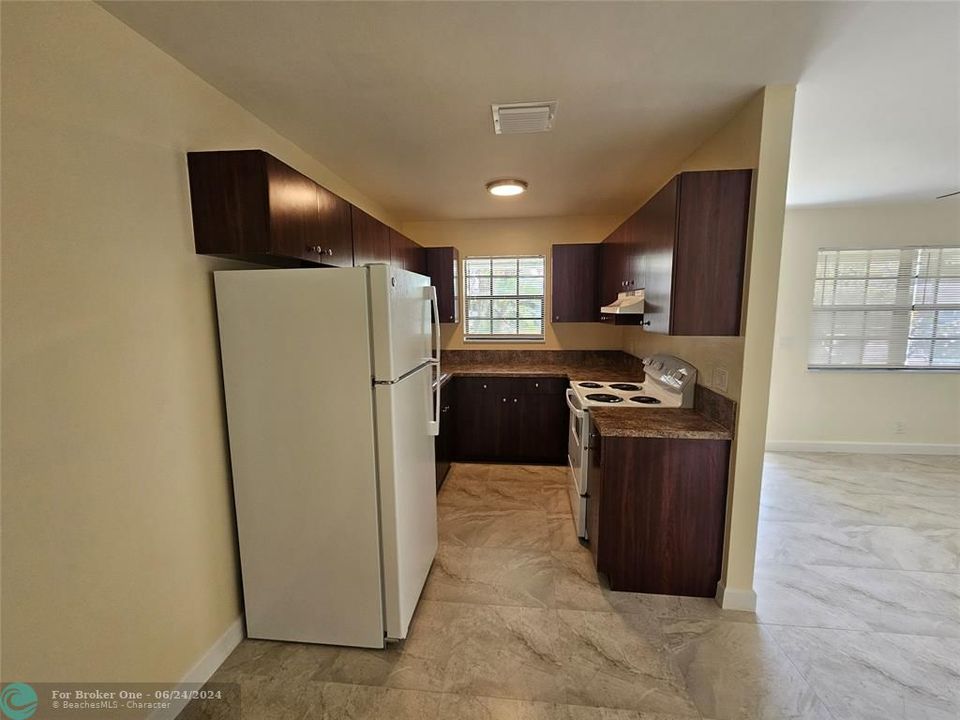 For Rent: $1,900 (1 beds, 1 baths, 1408 Square Feet)