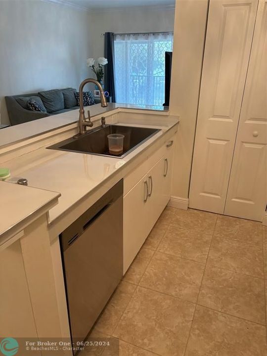 For Rent: $2,800 (2 beds, 2 baths, 1076 Square Feet)