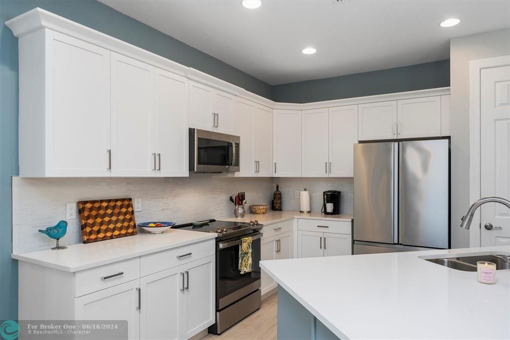 For Sale: $469,000 (2 beds, 2 baths, 1571 Square Feet)