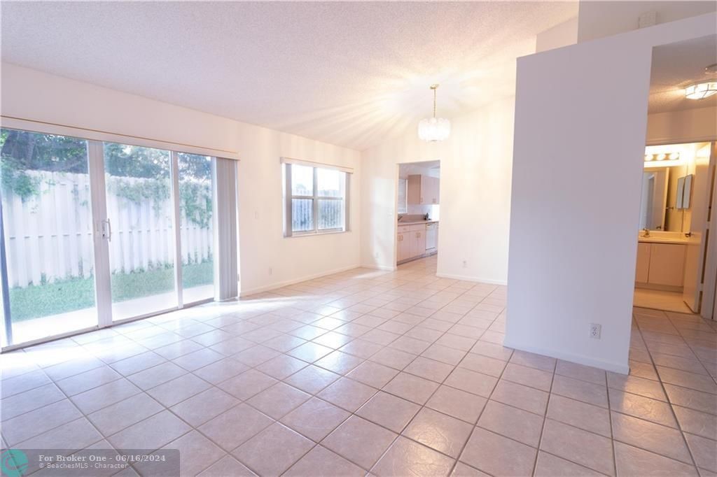 For Rent: $3,100 (3 beds, 2 baths, 1552 Square Feet)