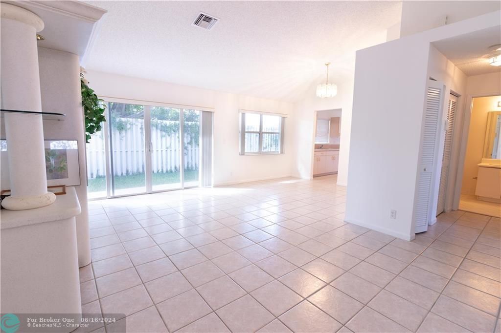 For Rent: $3,100 (3 beds, 2 baths, 1552 Square Feet)