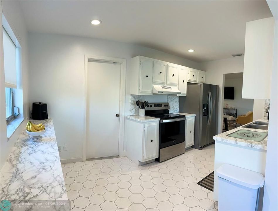 For Sale: $389,000 (2 beds, 2 baths, 1438 Square Feet)