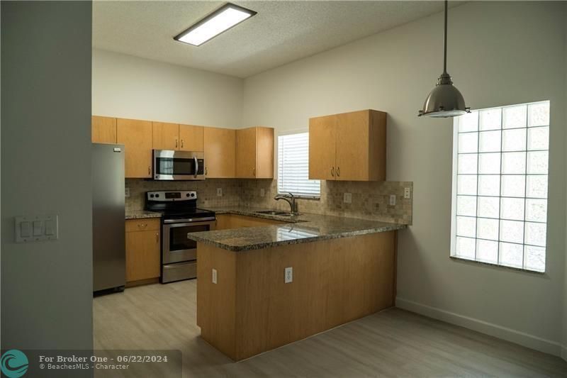 For Rent: $3,100 (2 beds, 2 baths, 1180 Square Feet)