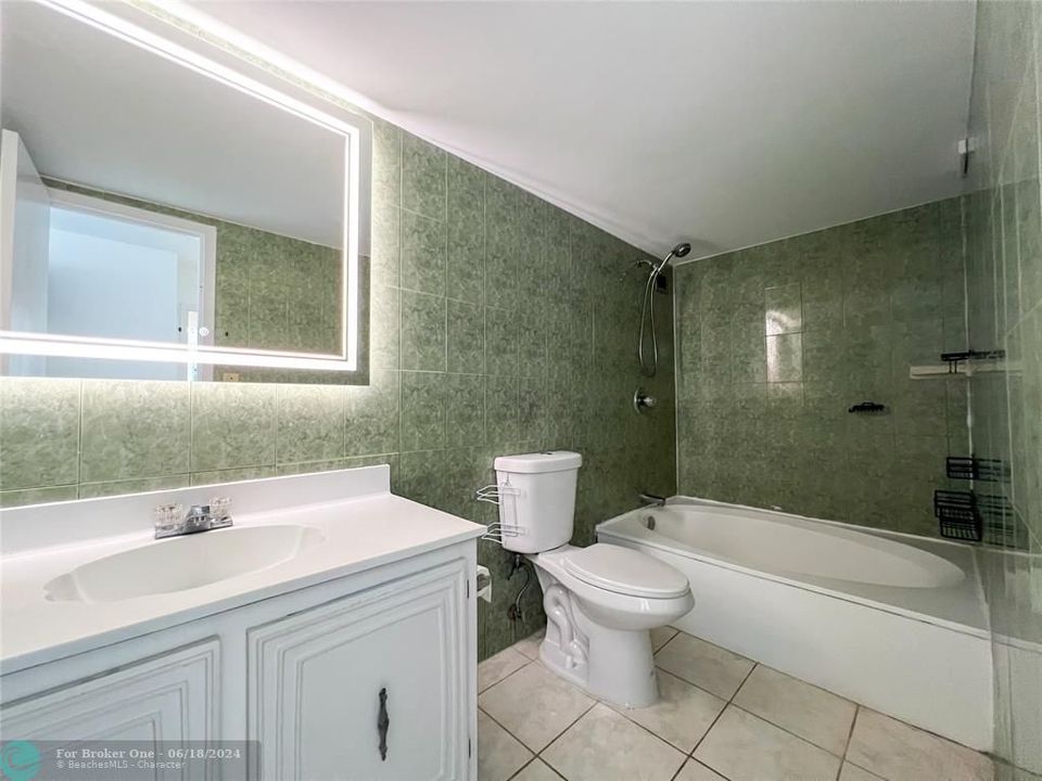 出租: $2,400 (2 贝兹, 1 浴室, 1075 平方英尺)