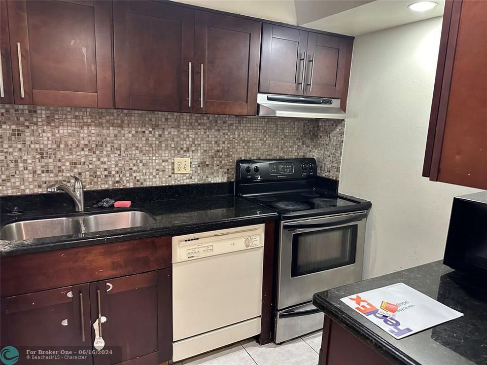 For Rent: $1,550 (1 beds, 1 baths, 800 Square Feet)