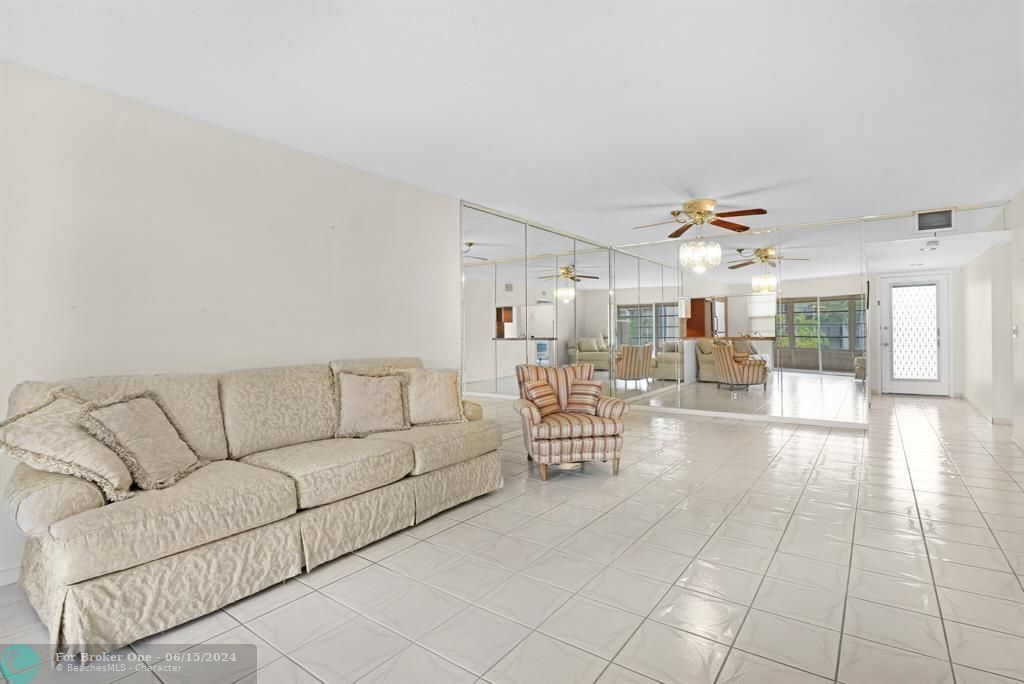 For Sale: $240,000 (2 beds, 2 baths, 1192 Square Feet)