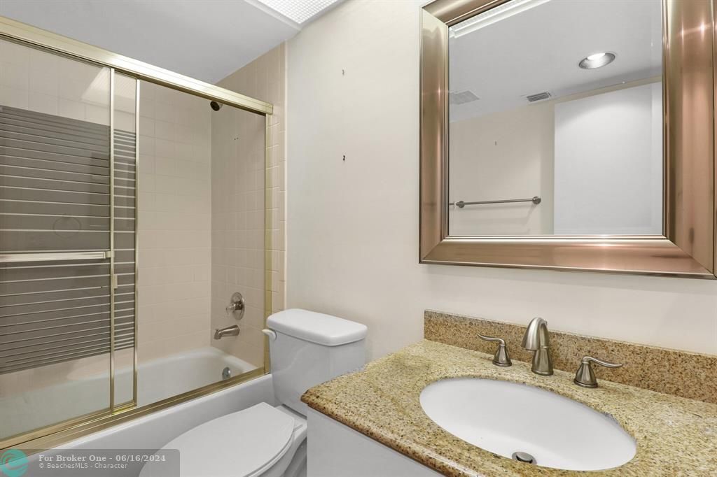 En Venta: $240,000 (2 camas, 2 baños, 1192 Pies cuadrados)