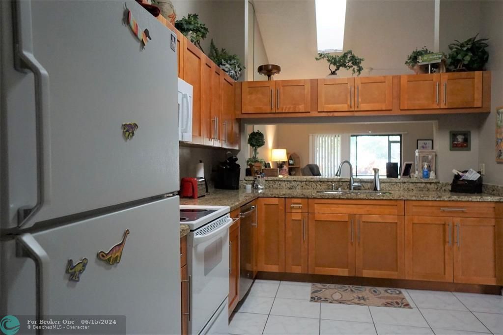 Active With Contract: $3,300 (3 beds, 2 baths, 1571 Square Feet)