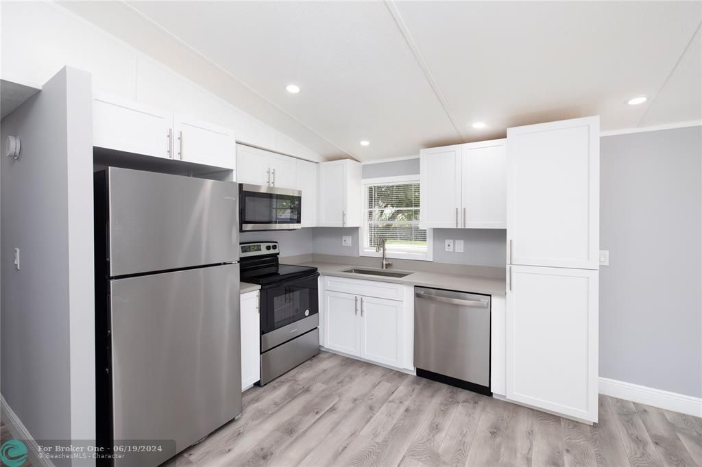 For Sale: $324,900 (3 beds, 2 baths, 1296 Square Feet)