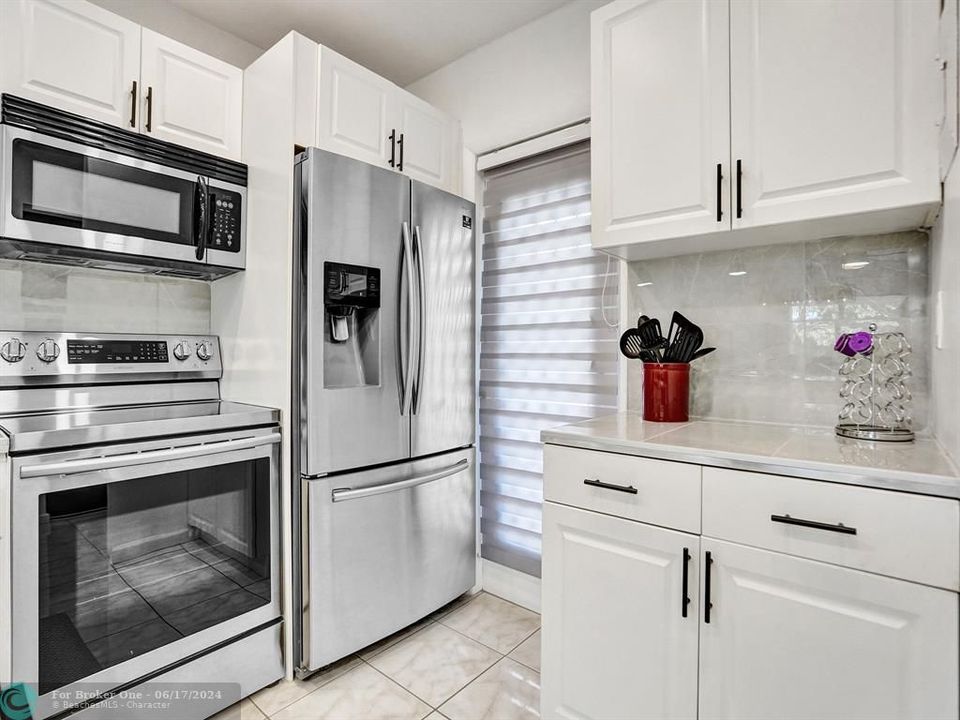 For Sale: $154,900 (2 beds, 2 baths, 867 Square Feet)