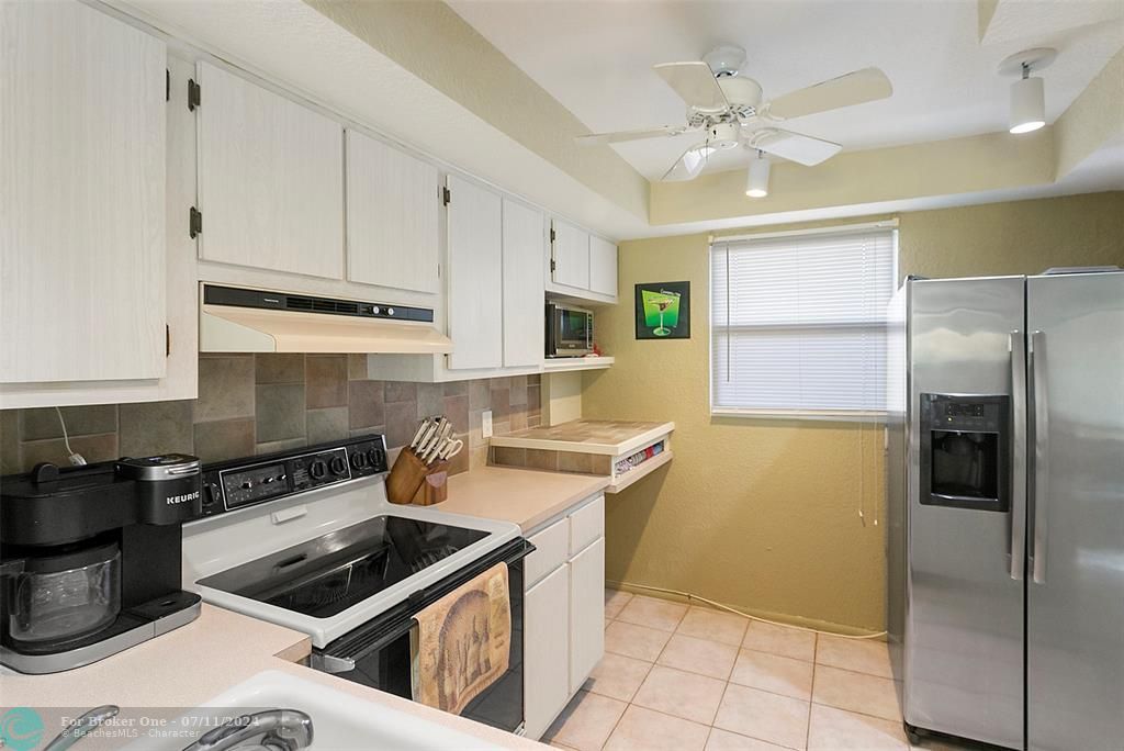 For Sale: $224,900 (2 beds, 2 baths, 975 Square Feet)